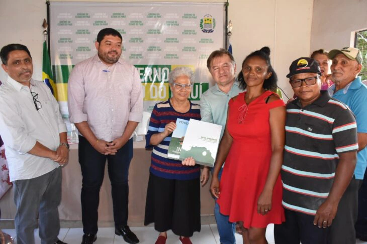 Governadora Regina Sousa faz entrega de Títulos de Terra no Assentamento Mundo Novo em Teresina