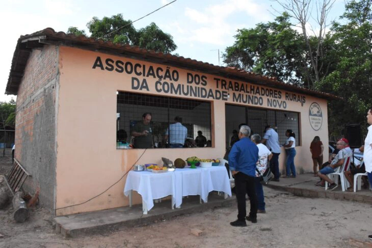 Governadora Regina Sousa faz entrega de Títulos de Terra no Assentamento Mundo Novo em Teresina.