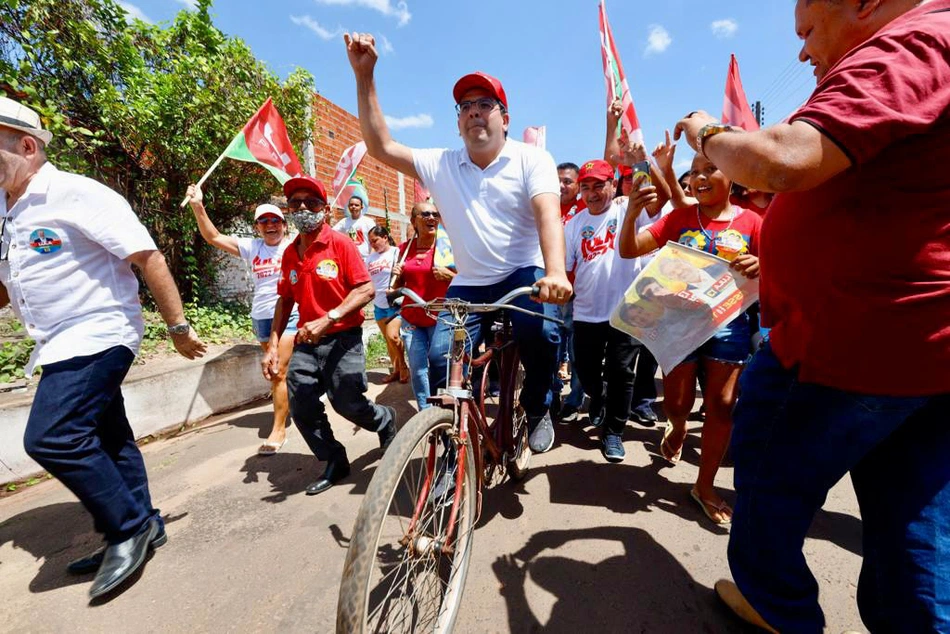 Rafael Fonteles participa de caminhada prol Lula em Picos