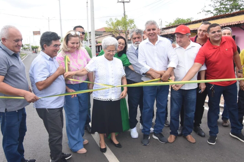 Regina Sousa entrega equipamentos em Campo Maior e Jatobá do Piauí