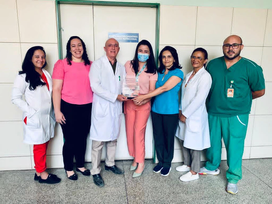 Equipe de Terapia Nutricional do HUT é reconhecida em evento nacional