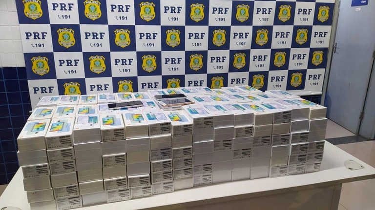 PRF-PI apreende 275 celulares na BR 230 em Floriano.