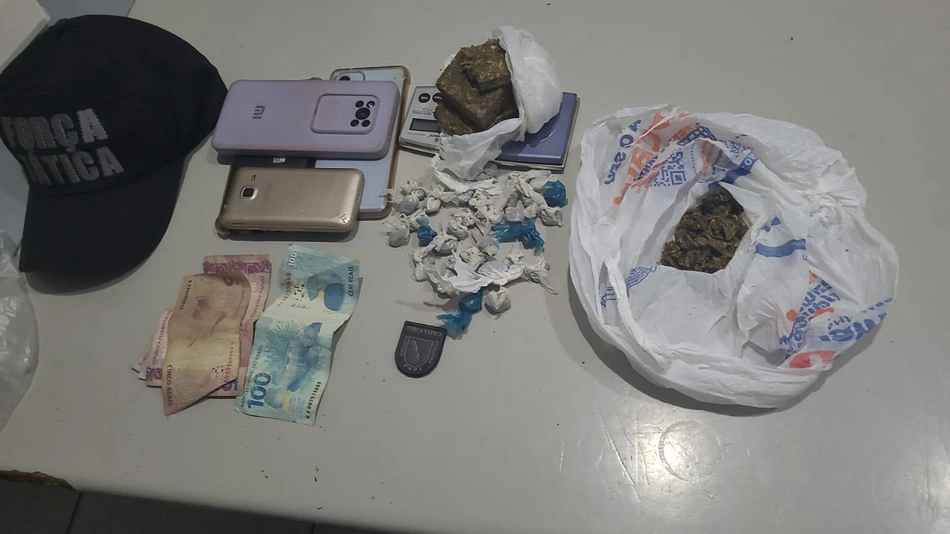 Polícia prende 4 homens suspeitos de tráfico de drogas em Teresina.
