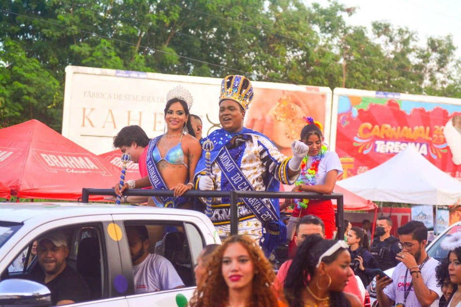 Majestades do Carnaval levam alegria para os teresinenses.