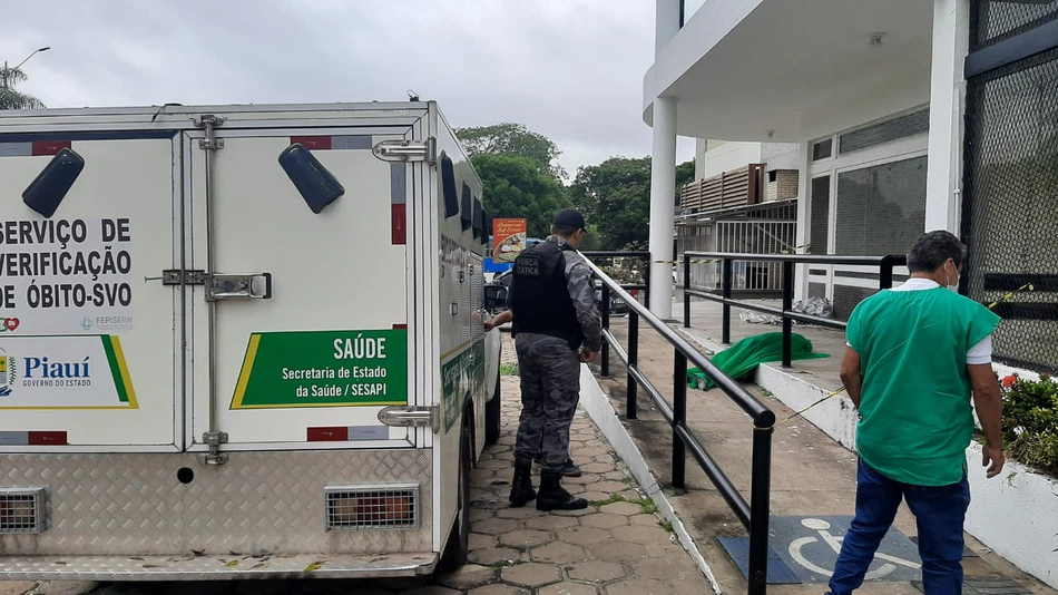 Corpo de idoso é encontrado em frente ao Banco do Brasil em Teresina