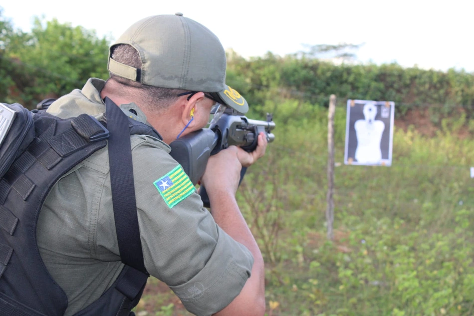 Policias do 15º BPM recebem treinamento de tiro em Campo Maior