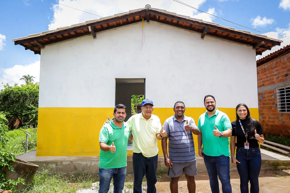Dr. Pessoa visita obras de casas populares na zona Norte de Teresina.