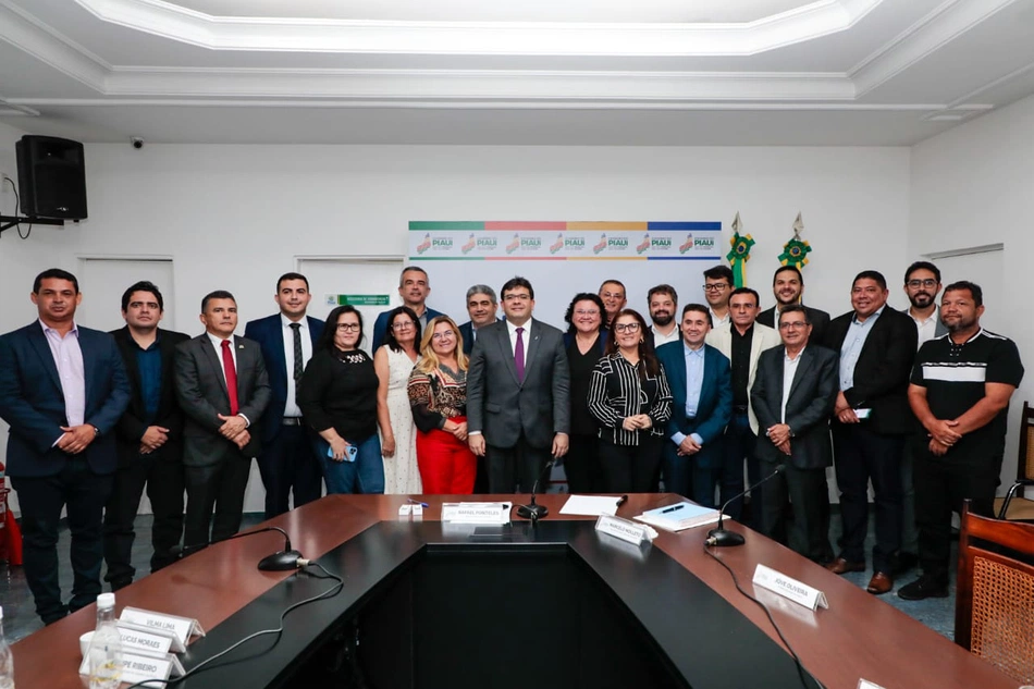 Rafael Fonteles se reúne com 15 prefeitos do Norte do estado