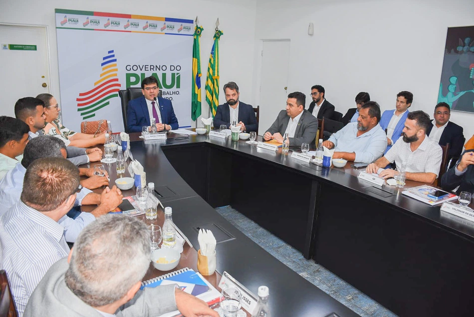 Rafael Fonteles se reúne com prefeitos do Piauí