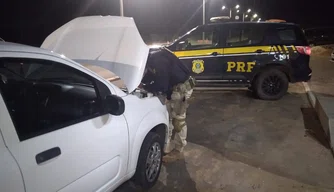 PRf recupera carro roubado em São Paulo na cidade de Teresina.