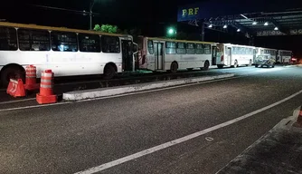 PRF-PI apreende cinco ônibus irregulares em Brasileira e Piripiri.