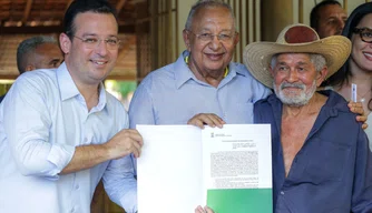 Dr. Pessoa entrega títulos de posse na zona rural sudeste de Teresina
