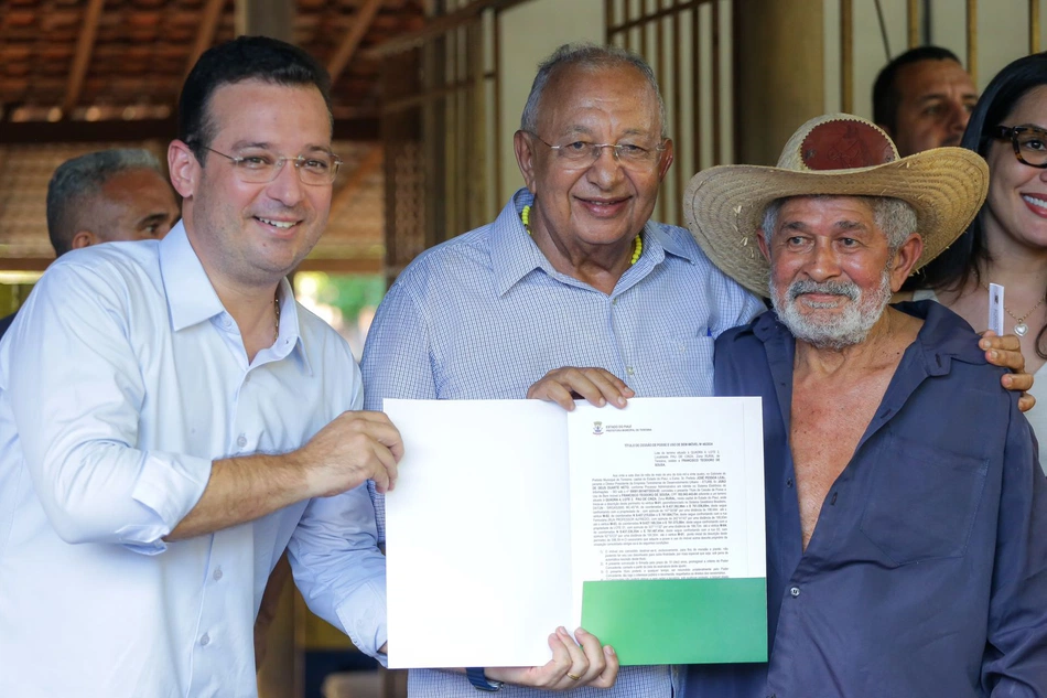 Dr. Pessoa entrega títulos de posse na zona rural sudeste de Teresina