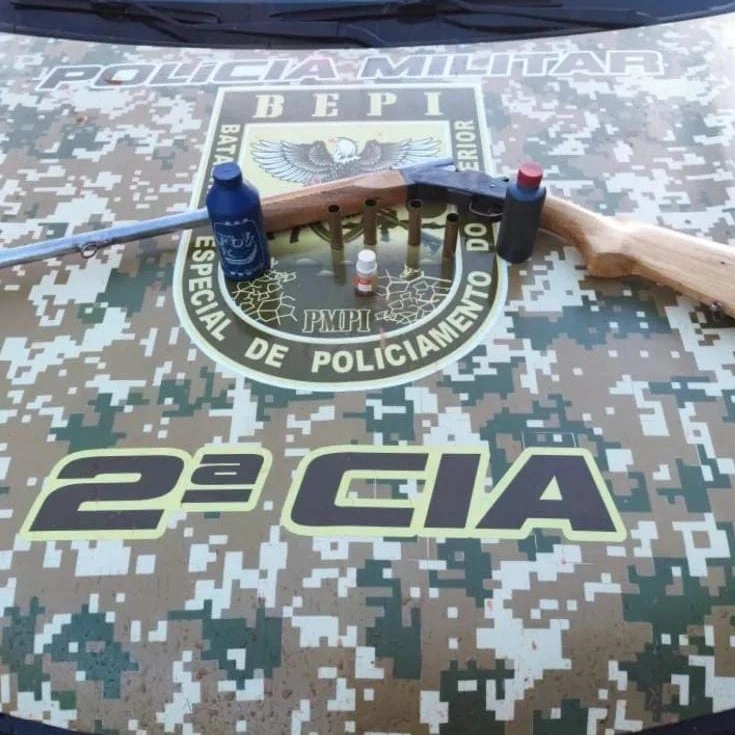 Polícia Militar prende suspeito por porte ilegal de arma de fogo em Esperantina