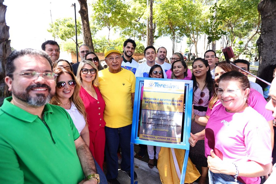 Dr. Pessoa entrega reforma da praça da Costa e Silva