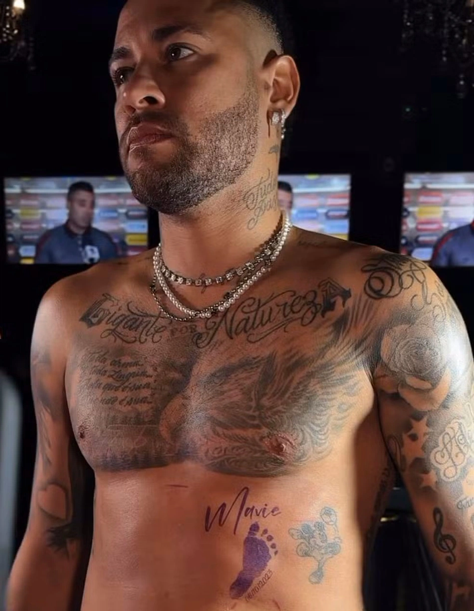 Neymar atualiza tatuagens em homenagem à filha caçula