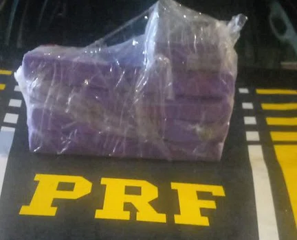PRF apreende mais de 4kg de maconha na BR-343, em Parnaíba