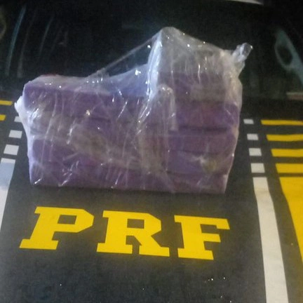 PRF apreende mais de 4kg de maconha na BR-343, em Parnaíba