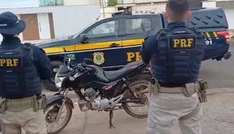 Motocicleta apreendida pela PRF em Picos