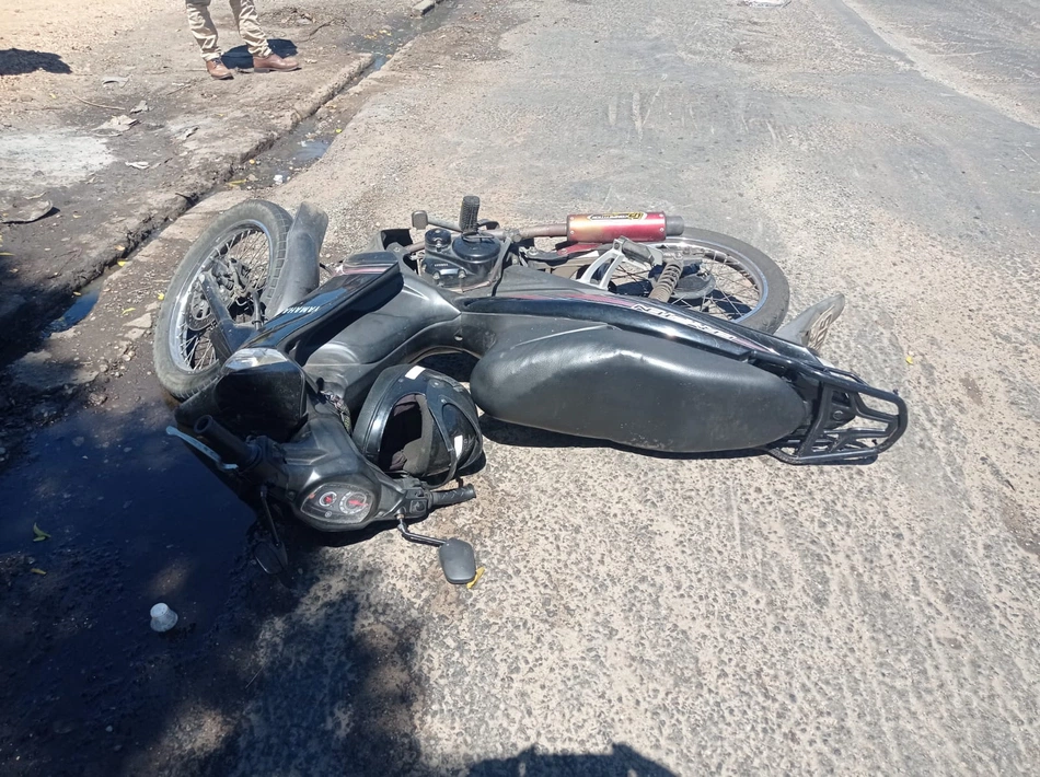 Colisão entre caminhão e moto deixa jovem morto no bairro Dirceu