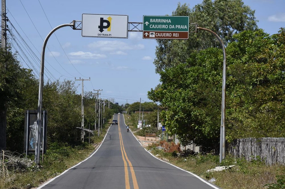 Governo do Piauí inaugura nova estrada asfaltada em Cajueiro da Praia