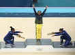 Brasileira brilha ao vencer final de ginástica artística no solo e supera Simone Biles