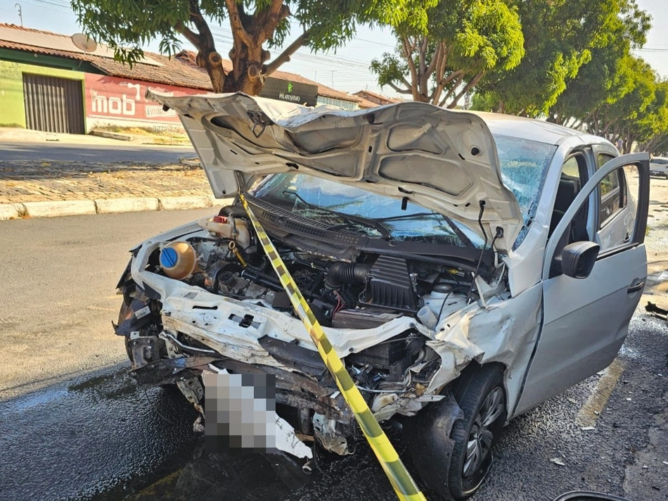 Colisão entre dois carros deixa condutor gravemente ferido no Mocambinho