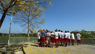 Hospital Areolino realiza passeio terapêutico com pacientes em parque de Teresina