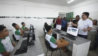 Rafael Fonteles inaugura reforma de escola em Alvorada do Gurguéia