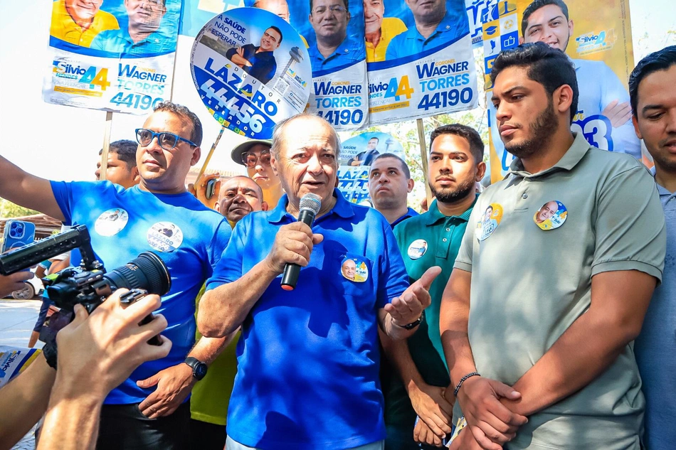 Sílvio Mendes em caminhada no bairro Pedra Mole