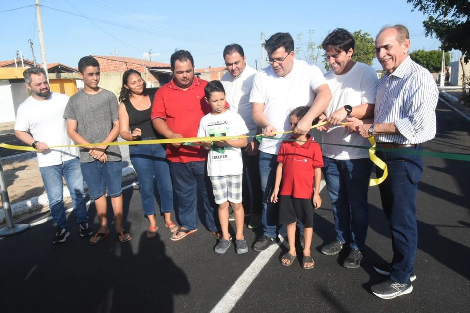 Governador Rafael Fonteles entrega pavimentação de 13 ruas em Parnaíba