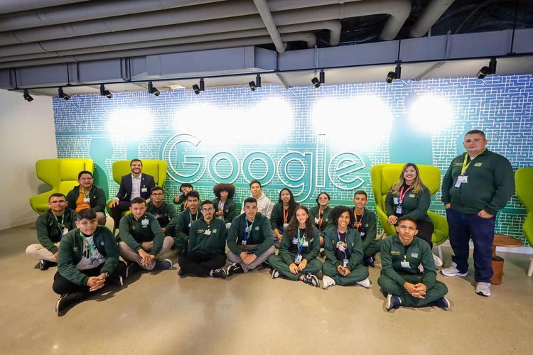 Intercambistas do Piauí visitam sede do Google nos Estados Unidos