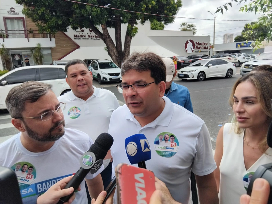 Governador Rafael Fonteles vota em Teresina