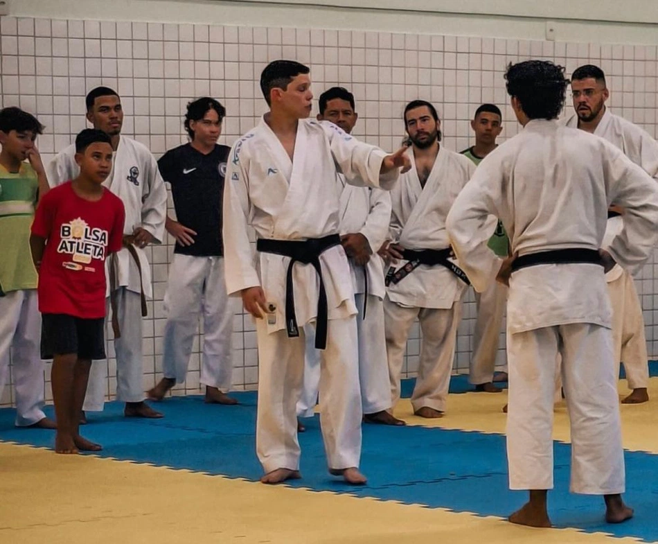 Campeão Mundial de Karatê ministra curso em Teresina