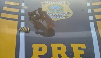 PRF prende homem por porte ilegal de arma na BR-343 em Teresina