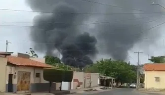 Incêndio atinge fábrica de enchimento de colchões em Teresina