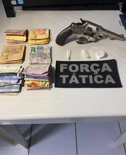 Polícia Militar prende homem por porte ilegal de arma