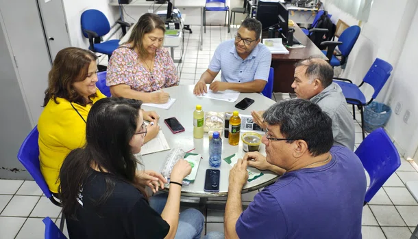 reunião entre membros da ADAPI e DIVISA