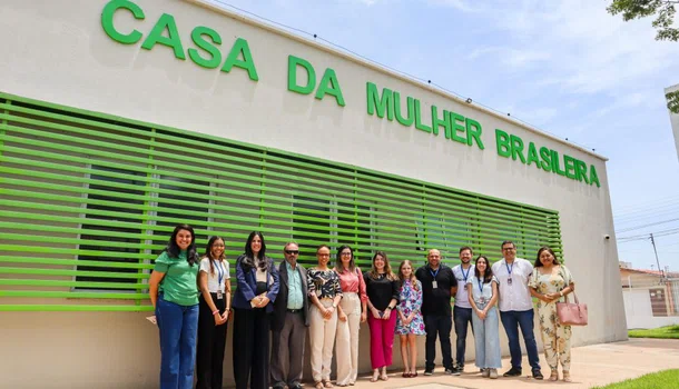 magistrados e equipe da Casa da Mulher Brasileira de Teresina