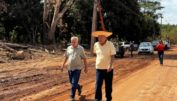 Dr. Pessoa realizando a vistoria das obras em andamento na capital