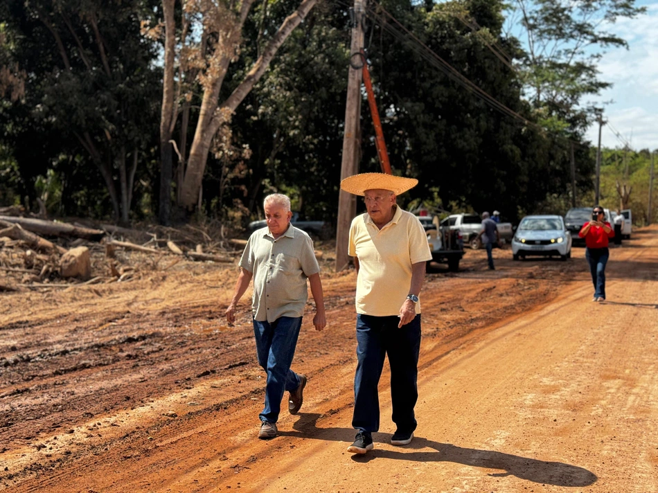 Dr. Pessoa realizando a vistoria das obras em andamento na capital