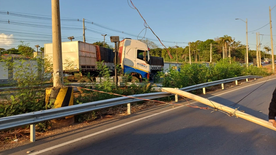 Acidente envolvendo caminhão