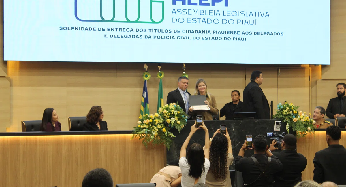 Entrega dos Títulos de Cidadania Piauiense a 14 delegados da Polícia Civil do Piauí.