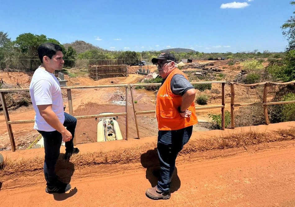 Obras de PI-225 que liga Santa Cruz dos Milagres a Aroazes