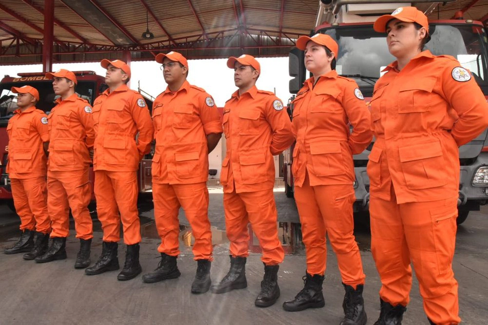 Bombeiros Militares com novo fardamento