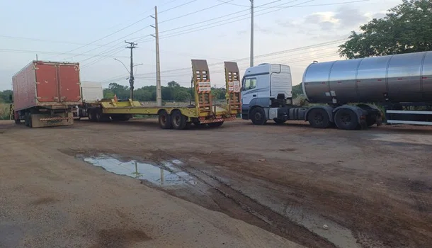 Caminhão abordado pela PRF durante operação Rodovida