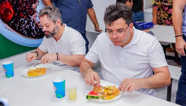 Rafael Fonteles no Restaurante Popular de Parnaíba