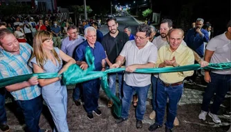 Prefeita Ivanária Sampaio e autoridades em inauguração na cidade de Esperantina