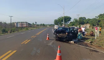 Colisão entre veículos na BR 343, em Piripiri