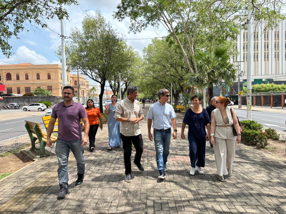 Secretários municipais em Av. Frei Serafim, centro de Teresina